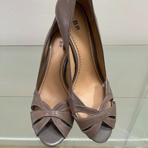 BP Nordstrom Daniella Peep Toe Taupe Heels Size 9M